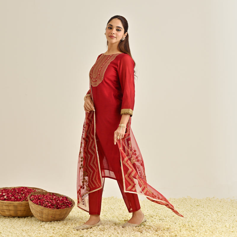 Red Festive Embroidered Kurta Set with Embroidered Dupatta & Yoke Detail