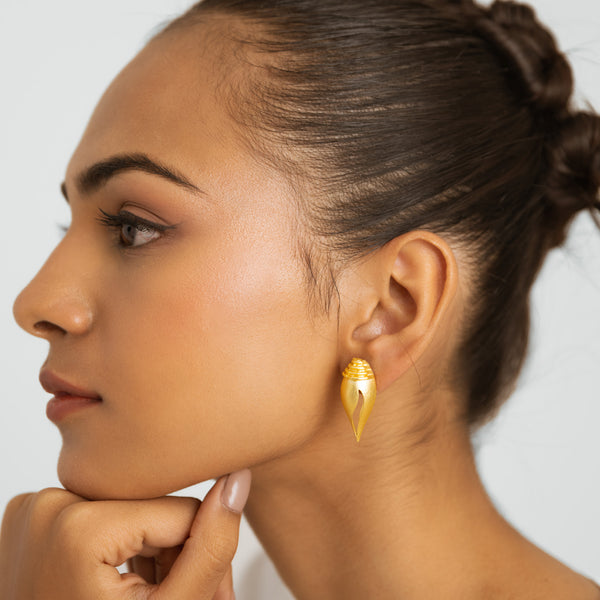 Conch Shell Earrings - Gold