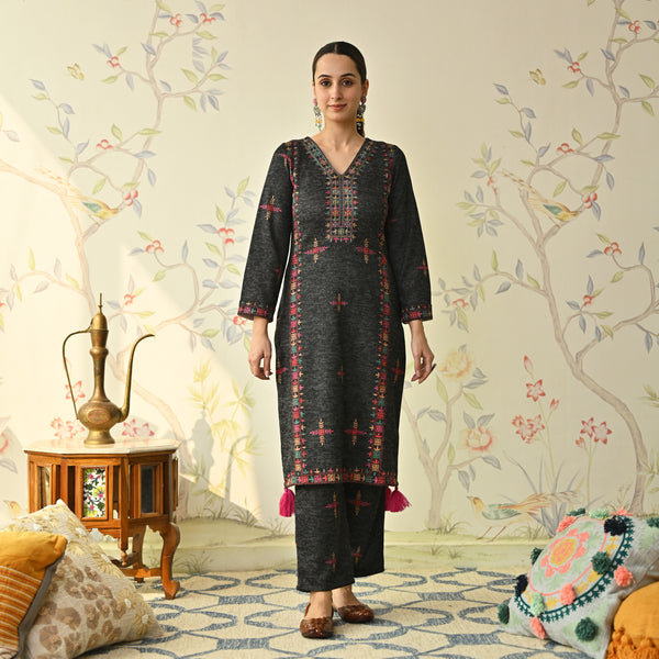 Black Embroidered & Phulkari Printed Woollen Kurta Pant Set